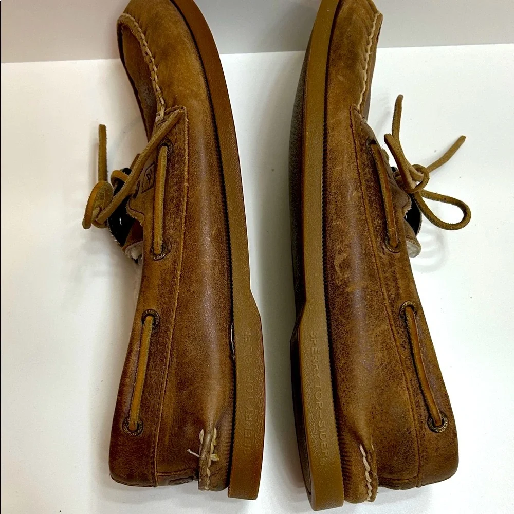 Sperry Brown / Tan Leather Boat Shoes with wool sheepskin lining, size 9.5